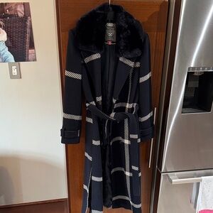 Vince Camuto Navy Fur Collar Coat size Small